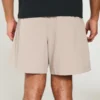 Hybrid-Shorts in mittlerer Länge Hybrid-Shorts in mittlerer Länge