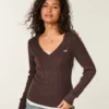 Ikonischer Pullover mit V-Ausschnitt und Zopfmuster