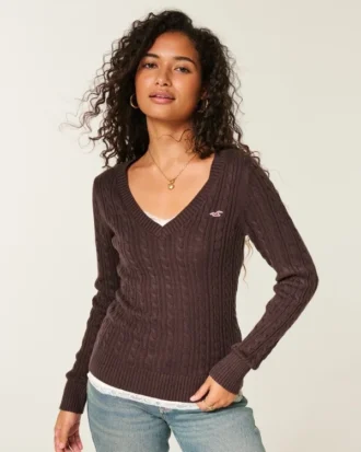 Ikonischer Pullover mit V-Ausschnitt und Zopfmuster