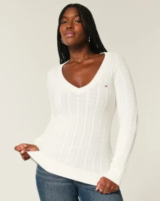 Ikonischer V-Ausschnitt-Pullover mit Zopfmuster