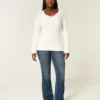 Ikonischer V-Ausschnitt-Pullover mit Zopfmuster Ikonischer V-Ausschnitt-Pullover mit Zopfmuster