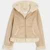 Kapuzenjacke aus Kunstfell mit Kunstfellfutter