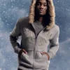 Kapuzenjacke mit Kunstfellbesatz, Reißverschluss und Logo-Grafik