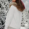 Kapuzenjacke mit Kunstfellbesatz und Logo-Grafik Kapuzenjacke mit Kunstfellbesatz und Logo-Grafik