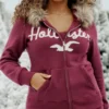 Kapuzenjacke mit Kunstfellbesatz und Logo-Grafik Kapuzenjacke mit Kunstfellbesatz und Logo-Grafik