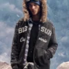 Kapuzenjacke mit Kunstfellbesatz und Reißverschluss, Big Sur-Grafik