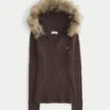 Kapuzenpullover mit Kunstfellbesatz und Zopfmuster