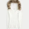 Kapuzenpullover mit Kunstfellbesatz und Zopfmuster Kapuzenpullover mit Kunstfellbesatz und Zopfmuster