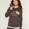 Kapuzenpullover mit Kunstfellfutter und Grafik