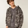 Kastenförmiger, thermofutterter Camouflage-Hoodie mit Reißverschluss Kastenförmiger, thermofutterter Camouflage-Hoodie mit Reißverschluss