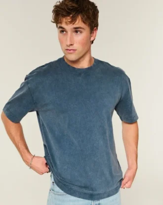 Kastenförmiges, schweres, gewaschenes Baumwoll-T-Shirt mit Rundhalsausschnitt Kastenförmiges, schweres, gewaschenes Baumwoll-T-Shirt mit Rundhalsausschnitt