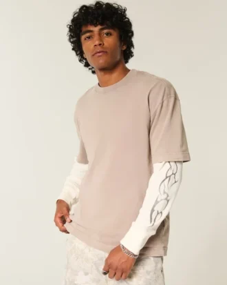 Kastenförmiges, schweres, gewaschenes Baumwoll-T-Shirt mit Rundhalsausschnitt Kastenförmiges, schweres, gewaschenes Baumwoll-T-Shirt mit Rundhalsausschnitt