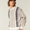 Kastiger gestreifter Pullover mit Rundhalsausschnitt Kastiger gestreifter Pullover mit Rundhalsausschnitt