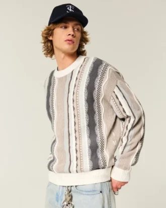 Kastiger gestreifter Pullover mit Rundhalsausschnitt