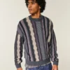 Kastiger gestreifter Pullover mit Rundhalsausschnitt Kastiger gestreifter Pullover mit Rundhalsausschnitt