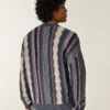 Kastiger gestreifter Pullover mit Rundhalsausschnitt Kastiger gestreifter Pullover mit Rundhalsausschnitt