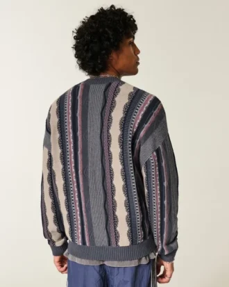 Kastiger gestreifter Pullover mit Rundhalsausschnitt