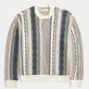 Kastiger gestreifter Pullover mit Rundhalsausschnitt Kastiger gestreifter Pullover mit Rundhalsausschnitt