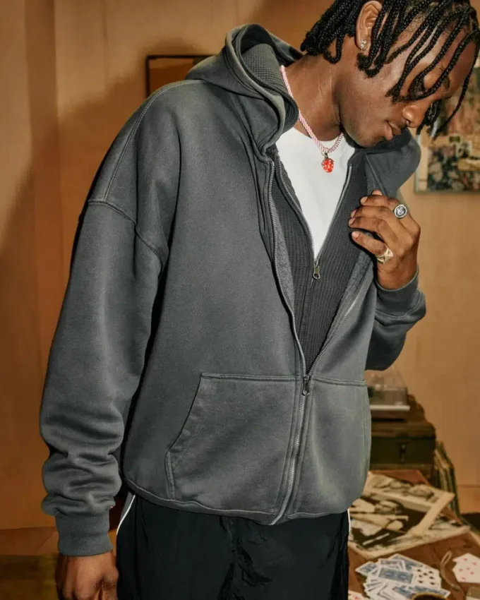 Kastiger Hoodie mit Reißverschluss Kastiger Hoodie mit Reißverschluss