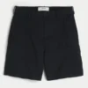 Kühle Golfshorts, die über dem Knie enden Kühle Golfshorts, die über dem Knie enden