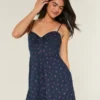 Knopf-Minikleid