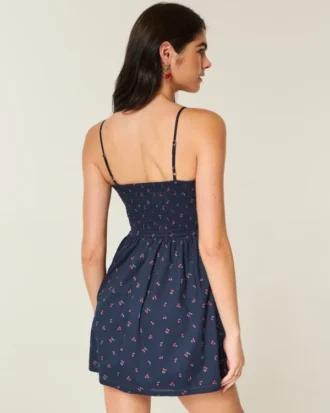 Knopf-Minikleid