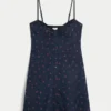 Knopf-Minikleid