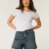 Kurvige, hoch geschnittene, dunkel gewaschene, lockere Jeansshorts 5″ Kurvige, hoch geschnittene, dunkel gewaschene, lockere Jeansshorts 5″