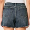 Kurvige, hoch geschnittene, dunkel gewaschene, lockere Jeansshorts 5″ Kurvige, hoch geschnittene, dunkel gewaschene, lockere Jeansshorts 5″
