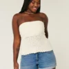 Kurvige Low-Rise-Shorts aus mittelblauem Denim Kurvige Low-Rise-Shorts aus mittelblauem Denim