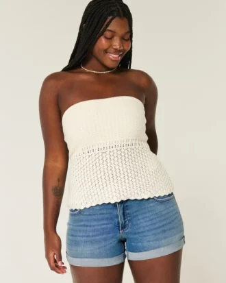 Kurvige Low-Rise-Shorts aus mittelblauem Denim