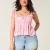 Kurvige, niedrig geschnittene, hell gewaschene Denim-Shorts mit Blumenstickerei Kurvige, niedrig geschnittene, hell gewaschene Denim-Shorts mit Blumenstickerei