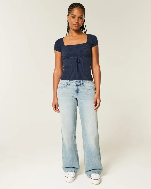 Kurvige, tief sitzende Baggy-Jeans in heller Waschung Kurvige, tief sitzende Baggy-Jeans in heller Waschung