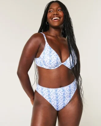 Kurviger, hoch geschnittener Bikini-Slip mit geripptem Cheeky-Schnitt