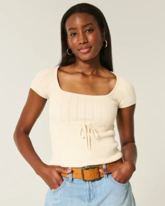 Kurzärmeliger Pullover mit quadratischem Ausschnitt Kurzärmeliger Pullover mit quadratischem Ausschnitt