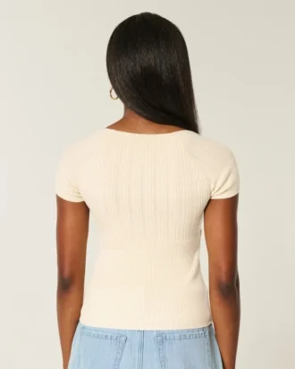 Kurzärmeliger Pullover mit quadratischem Ausschnitt Kurzärmeliger Pullover mit quadratischem Ausschnitt