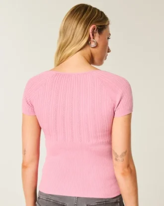Kurzärmeliger Pullover mit quadratischem Ausschnitt Kurzärmeliger Pullover mit quadratischem Ausschnitt