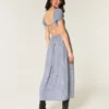 Kurzärmeliges Maxikleid mit offenem Rücken Kurzärmeliges Maxikleid mit offenem Rücken