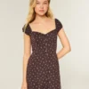 Kurzärmeliges Minikleid mit Knopfleiste