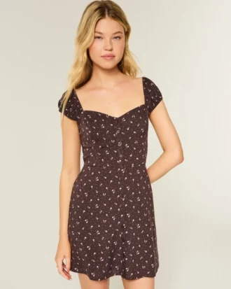 Kurzärmeliges Minikleid mit Knopfleiste