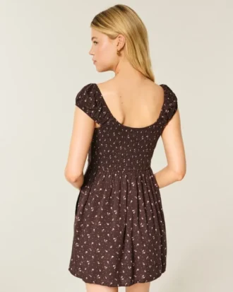 Kurzärmeliges Minikleid mit Knopfleiste