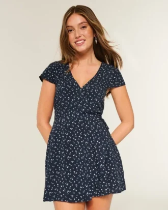 Kurzärmeliges Wickelkleid
