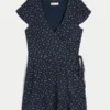 Kurzärmeliges Wickelkleid Kurzärmeliges Wickelkleid