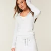 Langärmeliges Fleecekleid mit Kapuze Langärmeliges Fleecekleid mit Kapuze