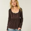 Langärmeliges Henley-Babydoll-Oberteil Langärmeliges Henley-Babydoll-Oberteil