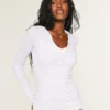 Langärmeliges Henley-Shirt mit Kapuze