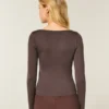 Langärmliges Baby-T-Shirt aus nahtlosem Stoff mit Rundhalsausschnitt Langärmliges Baby-T-Shirt aus nahtlosem Stoff mit Rundhalsausschnitt