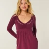 Langärmliges Babydoll-Oberteil mit gerafftem Brustbereich Langärmliges Babydoll-Oberteil mit gerafftem Brustbereich