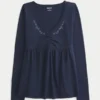 Langärmliges Babydoll-Oberteil mit gerafftem Brustbereich Langärmliges Babydoll-Oberteil mit gerafftem Brustbereich