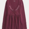 Langärmliges Babydoll-Oberteil mit gerafftem Brustbereich Langärmliges Babydoll-Oberteil mit gerafftem Brustbereich